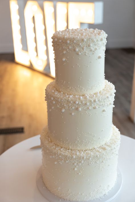 What a stunning wedding cake - the details, subtle but impactful! 😍
Photography 📸 Wedding Phenomena Photography Wedding Cake Ideas Modern, Timeless Wedding Cake Ideas, White Glitter Wedding Cake, Wedding Cake Pearls Elegant, Buttercream Frosting Wedding Cakes, Butter Cream Wedding Cakes, Small Pearl Wedding Cake, Three Tiered Wedding Cake, Old Hollywood Wedding Cake