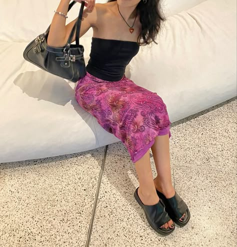 Paisley Skirt, Bella Hadid Outfits, Trendy Fashion Outfits, Skirt Midi, Cute Summer Outfits, Cute Skirts, Spring Summer Outfits, Aesthetic Fashion, Skirt Outfits