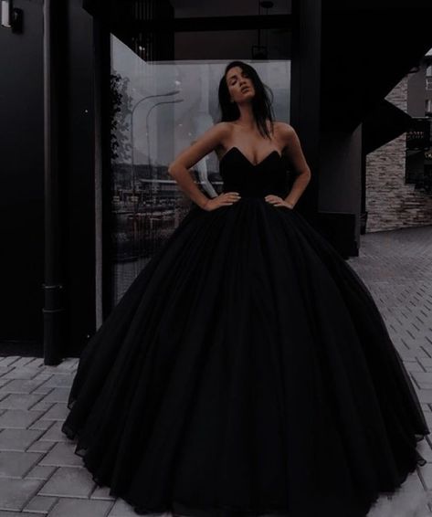 Quinceanera Dresses Sparkly, Ball Gown Black, Rose Calloway, Black Quinceanera Dresses, Black Ball Gown, Sparkly Prom Dresses, Pretty Quinceanera Dresses, Prom Dresses 2020, Gown Black