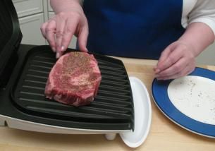 How to Grill a Steak to Perfection with the George Foreman Grill > Start Cooking George Foreman Recipes, Grilling The Perfect Steak, George Foreman Grill, Grilled Steak Recipes, Salad Dressing Recipes Homemade, George Foreman, Kitchen Renovations, Grilled Steak, How To Grill Steak