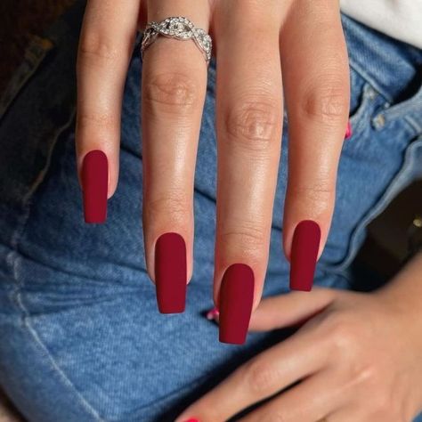 Fake Nails Natural, Christmas Salon, Red Tip Nails, Red Matte Nails, Matte Nail Colors, Oval Nails Designs, Boho Nails, Coffin Nails Matte, Long Square Nails