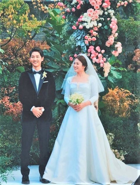 Korean Wedding Dress, Songsong Couple, Couples Songs, Hye Kyo, Korean Wedding, Song Joong, Song Hye Kyo, Wedding Songs, Korean Celebrities