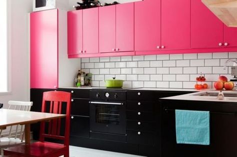 Hot pink kitchen cabinets. Pink and black. Contemporary. Modern. Girly. Inexpensive kitchen makeover. DIY. Colorful. Farmhouse Kitchen Cabinet Decor, Hot Pink Kitchen, Pink Kitchen Cabinets, Pink Cabinets, Bold Kitchen, Kitchen Design Color, Decor Ikea, Farmhouse Kitchen Cabinets, Kitchen Cabinets Decor