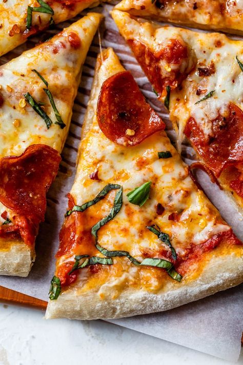 This hot honey pizza recipe spices up your dinner with crispy pepperoni, lots of cheese, and a drizzle of homemade hot honey. So good! Hot Honey Pizza, Homemade Hot Honey, Crispy Pepperoni, Honey Pizza, Holiday Meal Planning, Wheat Pizza Dough, Calzone Recipe, Pizza Salad, Italian Chopped Salad