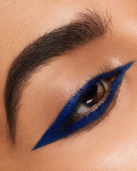 NARS Cosmetics on Instagram: “The eye’s the limit. Reach yours with High-Pigment Longwear Eyeliner in Ocean Drive. Artistry and how-to by NARS Senior Makeup Artist…” Royal Blue Eyeliner, Senior Makeup, Revolution Eyeshadow, Makeup Before And After, High Fashion Makeup, Blue Eyeliner, Simple Makeup Looks, Eye Makeup Designs, Make Makeup