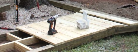 How To Build A Wooden Walkway Step By Step Tutorial | Faithfully Free Wooden Landscape, Border Landscaping, Big Leaf Plants, Glass Walkway, Gravel Walkway, Book Garden, Wood Walkway, Landscaping Projects, Backyard Walkway