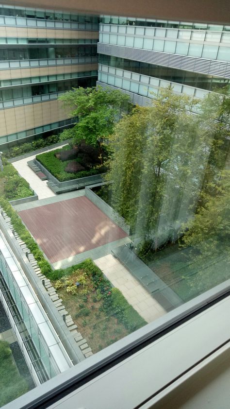 Overlooking, Mount Elizabeth Hospital garden/ Novena, Singapore Hospital Garden Design, Singapore Hospital, Hospital Courtyard, Hospital Reference, Hospital Garden, Apocalypse Aesthetic, Skilled Nursing Facility, Hospital Architecture, Hospital Interior