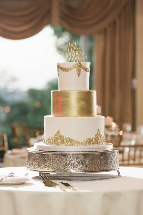 Gold Wedding Cake: Sparkly Gold Wedding at Longue Vue Club from Jeannine Bonadio Photography featured on Burgh Brides Sparkly Wedding Cakes, Metallic Cake, Wedding Cake Prices, Cake Bridal, Cake Pricing, Indian Wedding Cakes, Big Cakes, Pittsburgh Wedding, White Wedding Cakes