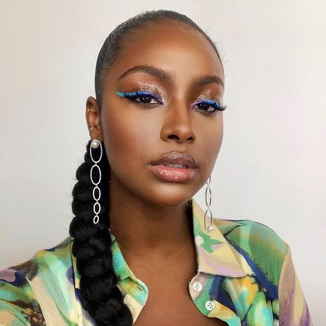 Justine Skye, Makeup For Black Skin, Blue Eyeliner, Brown Skin Makeup, Face Beat, Black Women Makeup, Glowy Makeup, Dark Skin Makeup, Makeup For Black Women