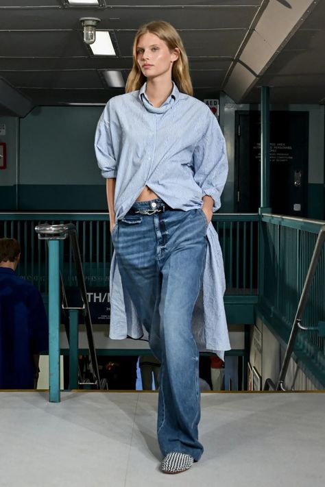 Tommy Hilfiger Spring 2025 Ready-to-Wear Runway, Fashion Show & Collection Review [PHOTOS] Tommy Hilfiger Aesthetic, Androgynous Outfits, Trench Coat Style, Runway Collection, Fashion Show Collection, Denim Outfit, Business Fashion, New York Fashion Week, New York Fashion