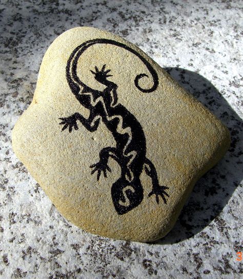 Salamander Salamander Craft, Salamander Tattoo, Animal Stencil Art, Painted Rock Animals, Animal Stencil, Salamanders, Southwest Art, Pet Rocks, Rock Painting Art