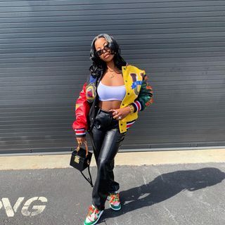 De'arra Taylor (@dearra) • Instagram photos and videos Autumn Coat Women, Short Jacket Women, Womens Fall Coats, Varsity Jacket Outfit, Baseball Jacket Women, Jacket Baseball, Estilo Hipster, Autumn Coat, Ladies Short Jackets