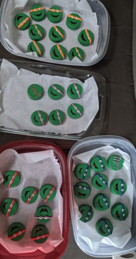 Ninja Turtles Desserts, Ninja Turtle Sweets Table, Teenage Mutant Ninja Turtle Party Decorations, Ninja Turtle Desserts, Ninja Turtle Food Ideas, Tmnt Treats, Ninja Turtles Birthday Party Ideas Food, Ninja Turtle Cake Ideas, Ninja Turtle Food