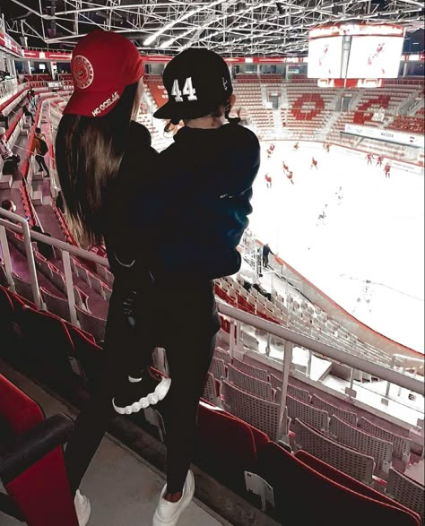 Nhl Wife Aesthetic, Hockey Wife Aesthetic, Hockey Wag, Nhl Wife, Hockey Boy, Hockey Family, Career Aesthetic, Hockey Aesthetic, Zade Meadows