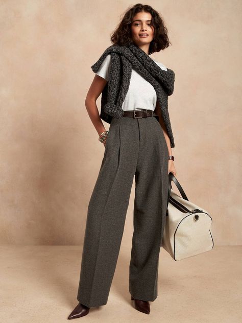 Gen Z Office Fashion, Maxi Skirt Outfit For Work, Tomboy Business Casual, Therapist Attire, Therapist Aesthetic, Banana Republic Outfits, Creative Work Outfit, Business Casual Style, Strapless Midi Dress