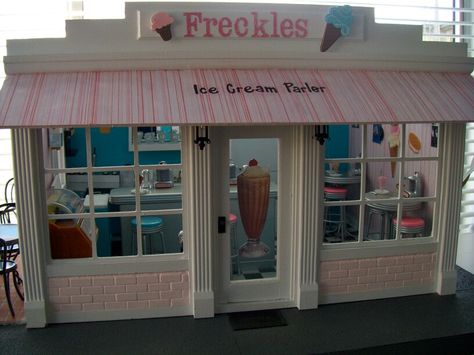 1950's Ice Cream Shop :) Ice Cream Shop Outside, Ice Cream Parlor Exterior, Ice Cream Shop Exterior Store Fronts, 1950s Ice Cream Shop, Ice Cream Parlor Bloxburg, Small Ice Cream Shop, Ice Cream Shop Exterior, Bloxburg Ice Cream Shop, Miniature Ice Cream Shop