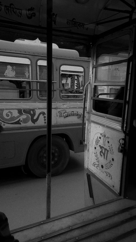 #snapchat#aesthetic#kolkata #snappic#Pinterest #blackandwhitepic#bus#view Kolkata Snapchat Story, Kolkata Snapchat, Kolkata Snap, New Market Kolkata, Aesthetic Kolkata, Kolkata Bus, Kolkata Aesthetic, Kolkata Photography, Snapchat Aesthetic