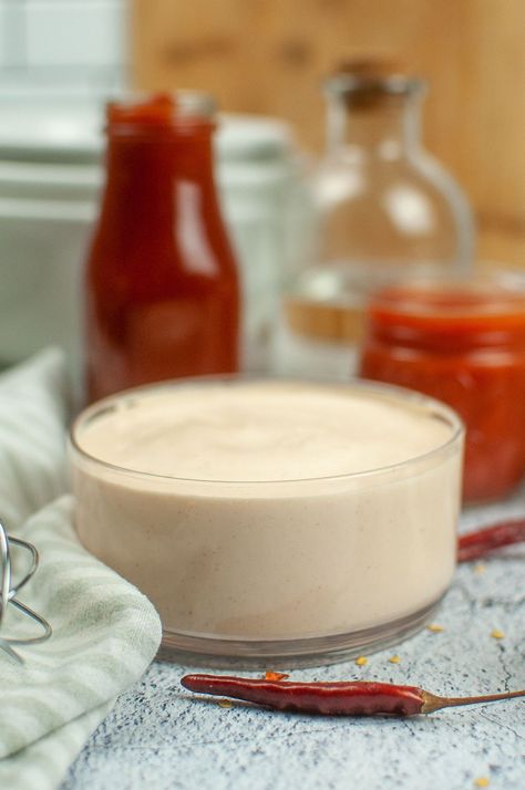 Experience restaurant-quality sauce with this homemade hibachi sauce recipe, which harmoniously blends creaminess and satisfying tanginess. #hibachisaucerecipe #hibachi #yumyumsauce #hibachisauce #dippingsauce White Sauce Recipe Hibachi, Hibachi Sauce Recipe, Best Yum Yum Sauce, Homemade Hibachi, Hibachi Sauce, Southern Dinner Recipes, Hibachi Recipes, Southern Recipes Desserts, Slow Cooker Times