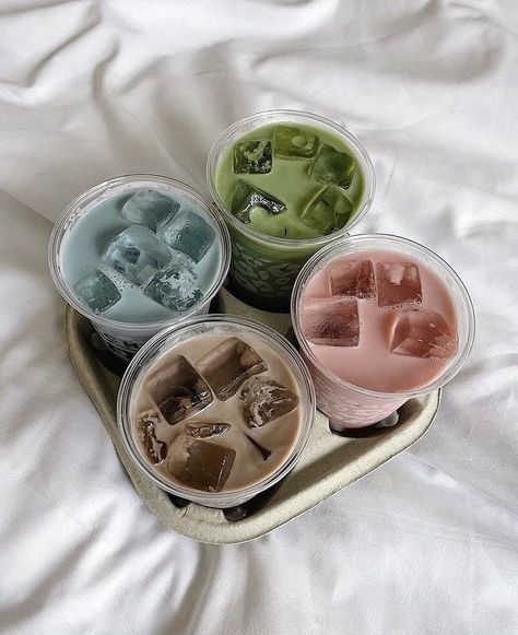 Aesthetic Cafe Drinks, Aesthetic Drink Pictures, Pretty Drinks Aesthetic, Easy Drink Ideas, Matcha Food, Pretty Drinks, Think Food, Food Obsession, Cafe Food