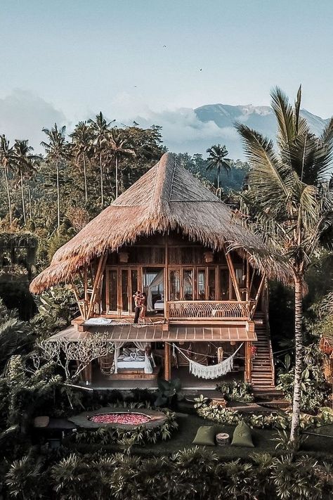 Bamboo Cabana Ideas, Bali Treehouse Resort, Bali Style Resort, Bali Bungalow Villas, Bali Houses Villas, Bamboo Villa Bali, Bali Beach Resort, Home Stay Design Houses, Bamboo Cottage Design