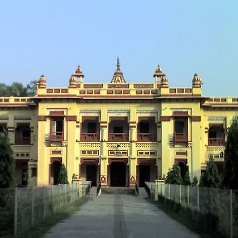 Banaras Hindu university campus College Image, Banaras Hindu University, Dream University, Top Colleges, University Campus, Incredible Places, Varanasi, Uttar Pradesh, College Student