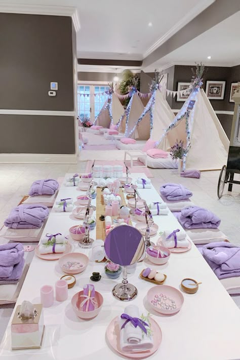 Slumber Party Decorations, Spa Sleepover, Spa Sleepover Party, Girls Sleepover Party, Spa Day Party, Birthday Sleepover Ideas, Kids Spa Party, Slumber Party Birthday, Girls Slumber Party