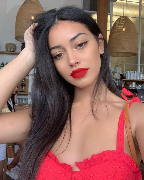 Cindy Wolfie, Wolfie Cindy, Estilo Madison Beer, Maquillage On Fleek, Cindy Kimberly, Brunette Girl, Red Lipstick, Hollywood Celebrities, Kylie Jenner