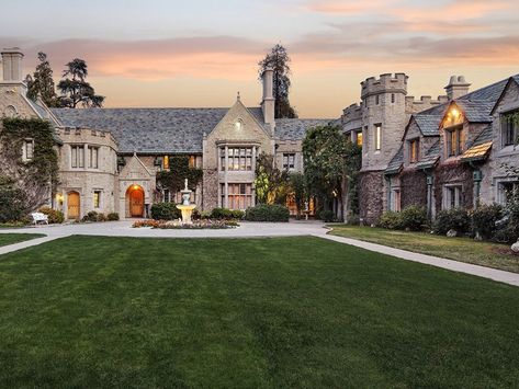 Mansion Homes, Beverly Hills Real Estate, Playboy Mansion, Holmby Hills, Hugh Hefner, Starting Line, Modern Mansion, Expensive Houses, Mansions Homes