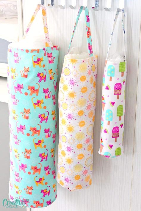 Plastic bag holder sewing tutorial - Easy Peasy Creative Ideas Diy Plastic Bag Holder, Diy Plastic Bag, Diy Grocery Bags, Grocery Bag Storage, Bag Holder Pattern, Dispenser Diy, Simple Sewing Tutorial, Plastic Bag Dispenser, Top Craft