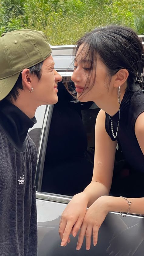 Fotbar Rp Couple, Fotbar Couple, Party Night Club Aesthetic, Famous Lifestyle, Night Club Aesthetic, Tagalog Quotes Hugot Funny, Couples Vibe, Korean Couple, Cute Couples Photos