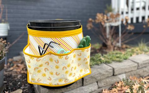 Garden Bucket Apron | SIY Blog - SIY Sew It Yourself Caddy Diy, Apron Pattern Free, Garden Apron, Tool Apron, Bucket Gardening, Apron Pattern, Weeding Tools, Free Sewing Pattern, Beginner Sewing