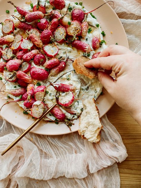 Roasted Radishes with Garlic Chive Yogurt Buttered Radishes, Grilled Radishes, Radish Appetizer, Roasted Radish, Pizza Soup, Roasted Radishes, Radish Recipes, Garlic Chives, Creamy Dip