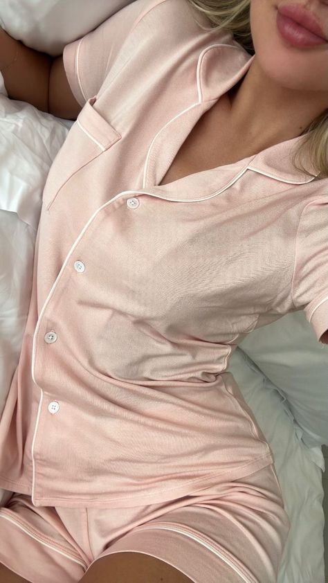 Pajamas Aesthetic, Pijamas Women, Silk Pjs, Cute Pjs, Cute Pajama Sets, Pink Pilates Princess, Vogue Beauty, Pink Pilates, Pilates Princess