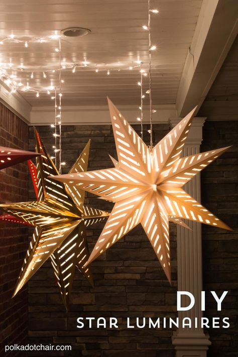 How to hang Star Luminaires on your front porch- what a clever idea for decorating your porch for Christmas Porch Diy, Dollar Store Christmas Decor, Paper Star Lanterns, Diy Christmas Lights, Christmas Light Installation, Hanging Christmas Lights, Star Lights, Halloween Witch Decorations, Star Lanterns