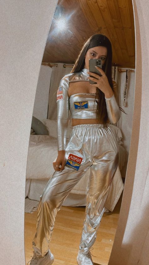 Saturno Outfits, Chica Aesthetic, Space Costume, Space Costumes, Aesthetic 80s, Costume Inspo, Late 90s, Y2k Aesthetic, Two Piece Pant Set