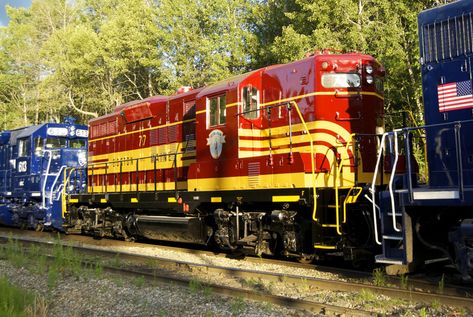 Boston and Maine 77: The NERAIL New England Railroad Photo Archive Boston Train, Boston And Maine Railroad, Cog Railway New Hampshire, Old Steam Train, East Broad Top Railroad, Cab Forward Steam Locomotive, Rail Car, Train Photography, Steam Train