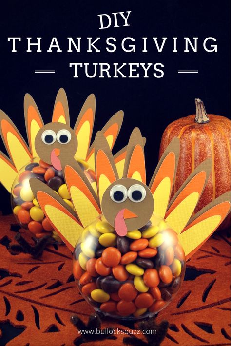 20 Turkey Crafts for Fall and Thanksgiving - The Crafty Blog Stalker Thanksgiving Turkey Treats, Fall Party Favors, Easy Diy Thanksgiving, Thanksgiving Candy, Thanksgiving Party Favors, Fun Thanksgiving Crafts, Turkey Treats, Place Holders, Thanksgiving Favors