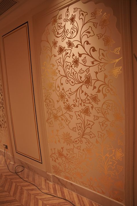 If one of the four walls in a room is decorated with gold leaf, the entire room gets illuminated. In this blog, a step by step process of using gold leaf on walls will be discussed. If you are in India, Click Here to avail gold leafing (gilding) services at your home and sit back and watch your interiors get a royal makeover. If you are looking for best Gold Leaf / Silver Leaf / Gilding / Champagne Leafing near you then contact on 8512000888. Gold Leaf On Walls Diy, Gold Leaf On Walls, Gold Leaf Wallpaper, Using Gold Leaf, Bedroom Wallpapers, Gold Leaf Wall, Leaf Wall Decor, Gold Leafing, Leaf Wall