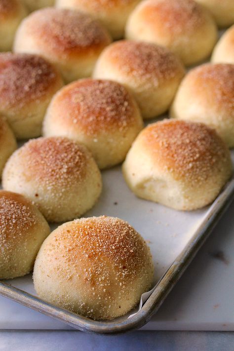 Pandesal, the favorite bread of the Philippines from Karen's Kitchen Stories Pandesal Recipe Philippines, Best Pandesal Recipe, Pinoy Bread, Filipino Bread Recipe, Rose Pastry, Filipino Delicacies, Filipino Bread, Pandesal Recipe, Filipino Breakfast