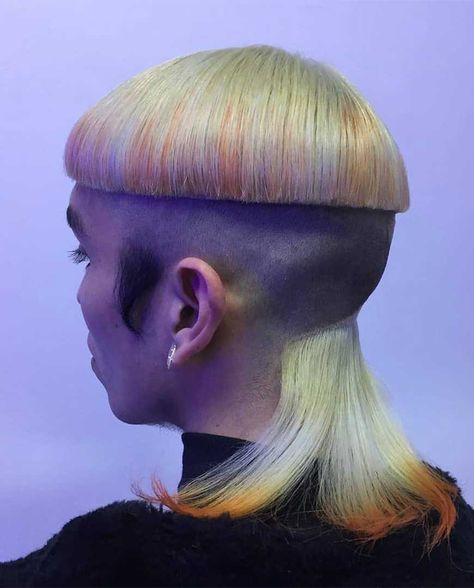 32+ Stylish Modern Bowl Cut Hairstyles for Men - Men's Hairstyle Tips #menshair #longhairmen #bowlcut #menshairstyles #menshaircut #menshaircuts #bowlcutfade Funky Hairstyles Men, Bowl Cuts For Women, Chili Bowl Haircut, Jellyfish Hair, Disconnected Haircut, Super Short Haircuts, Bowl Haircuts, Tan Skin Blonde Hair, Hairstyle Tips