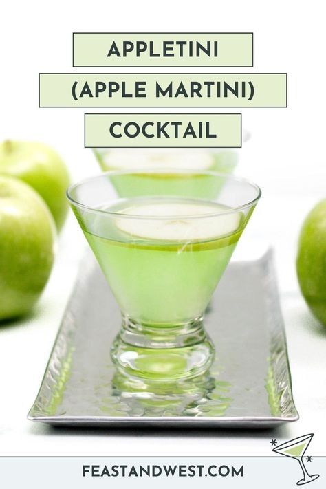 Green Apple Martini Recipe, Green Apple Cocktails, Green Apple Martini, Sour Apple Martini, Appletini Recipe, Apple Martini Recipe, Green Apple Vodka, Strawberry Martini, Apple Schnapps