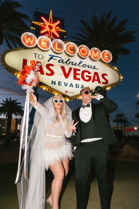 Showpo Wedding Dress, Vegas Wedding Accessories, Fun Vegas Elopement, Elvis Wedding Dress, Vegas Wedding Veil, Las Vegas Save The Date Ideas, Old Vegas Engagement Photos, Las Vegas Engagement Photos Ideas, Chic Vegas Wedding