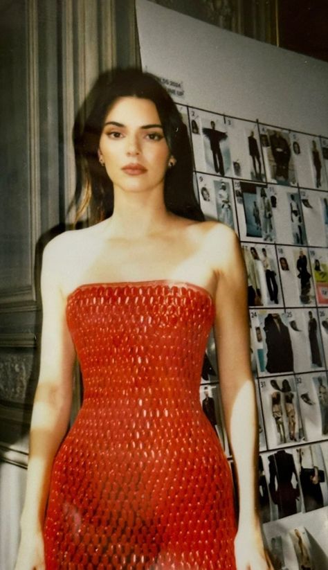 Schiaparelli Ss24, Kendall Jenner Fashion Week, Kendall Jenner Runway, Kendall Jenner Aesthetic, Kendall Jenner Modeling, Kendall Jenner Face, Kendall Jenner Icons, Kendall Jenner Makeup, Kendall Jenner Photos