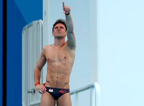 Whoops! Tom Daley accidentally slips out of his speedo mid-dive / Queerty Tom Daley Diving, Male Swimwear, Ripped Body, Guys In Speedos, Tom Daley, Speedos, Commonwealth Games, Swim Team, Male Figure