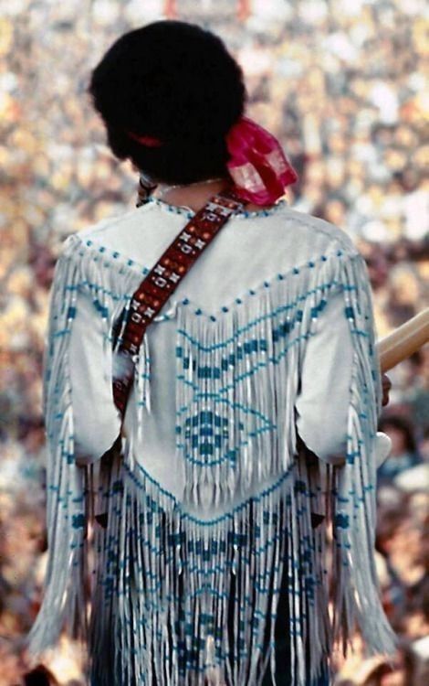 Jimi Hendrix Woodstock, Mens Festival Fashion, Woodstock 1969, Jimi Hendrix Experience, Music Festival Fashion, Guitar Tips, Jim Morrison, Hendrix, Woodstock