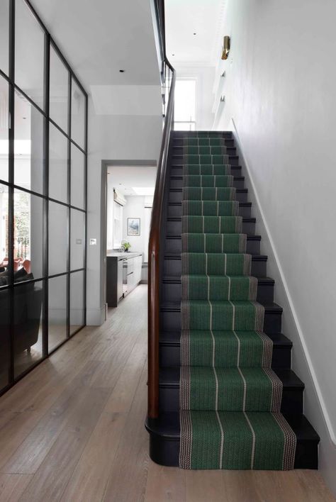 Modern Stair Runner, Terrace Hallway, Stair Runner Ideas, Staircase Carpet Runner, Patterned Stair Carpet, Striped Stair Runner, Stairs Runner, Dramatic Walls, Staircase Runner