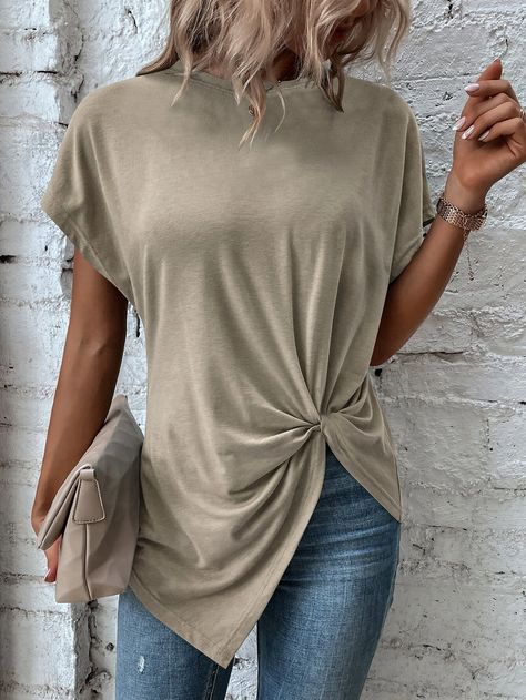 Twist Top, Short Sleeve Dress Shirt, Professional Attire, Women Sleeve, Women T Shirts, Short Sleeve Button Up, Inspiration Mode, Asymmetrical Hem, Batwing Sleeve