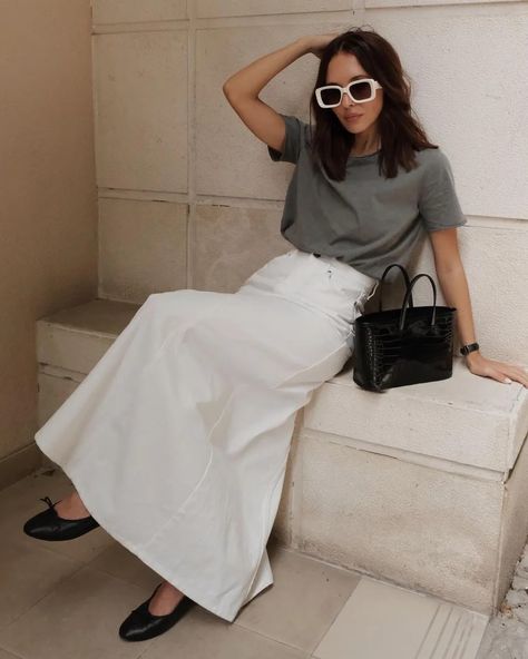 Casual Errands Outfit, Maxi A Line Skirt, Summer Weekend Outfit, Errands Outfit, White Denim Skirt, Nyc Girl, Fashion Week Runway, Fashion People, Weekend Outfit