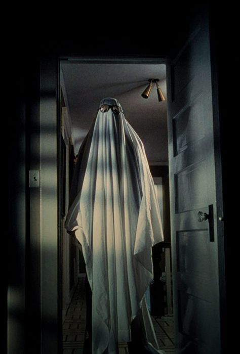 Halloween (1978) Halloween Movie 1978, Angelica Huston, Halloween Films, Raul Julia, John Carpenter Halloween, Halloween 1978, Halloween Iii, The Boogeyman, Retro Horror