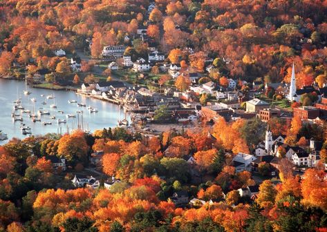 Camden - Maine Camden Maine, Studera Motivation, Visit Maine, Eclipse Lunar, Maine Vacation, Maine Travel, New England Travel, New England Fall, Autumn Foliage